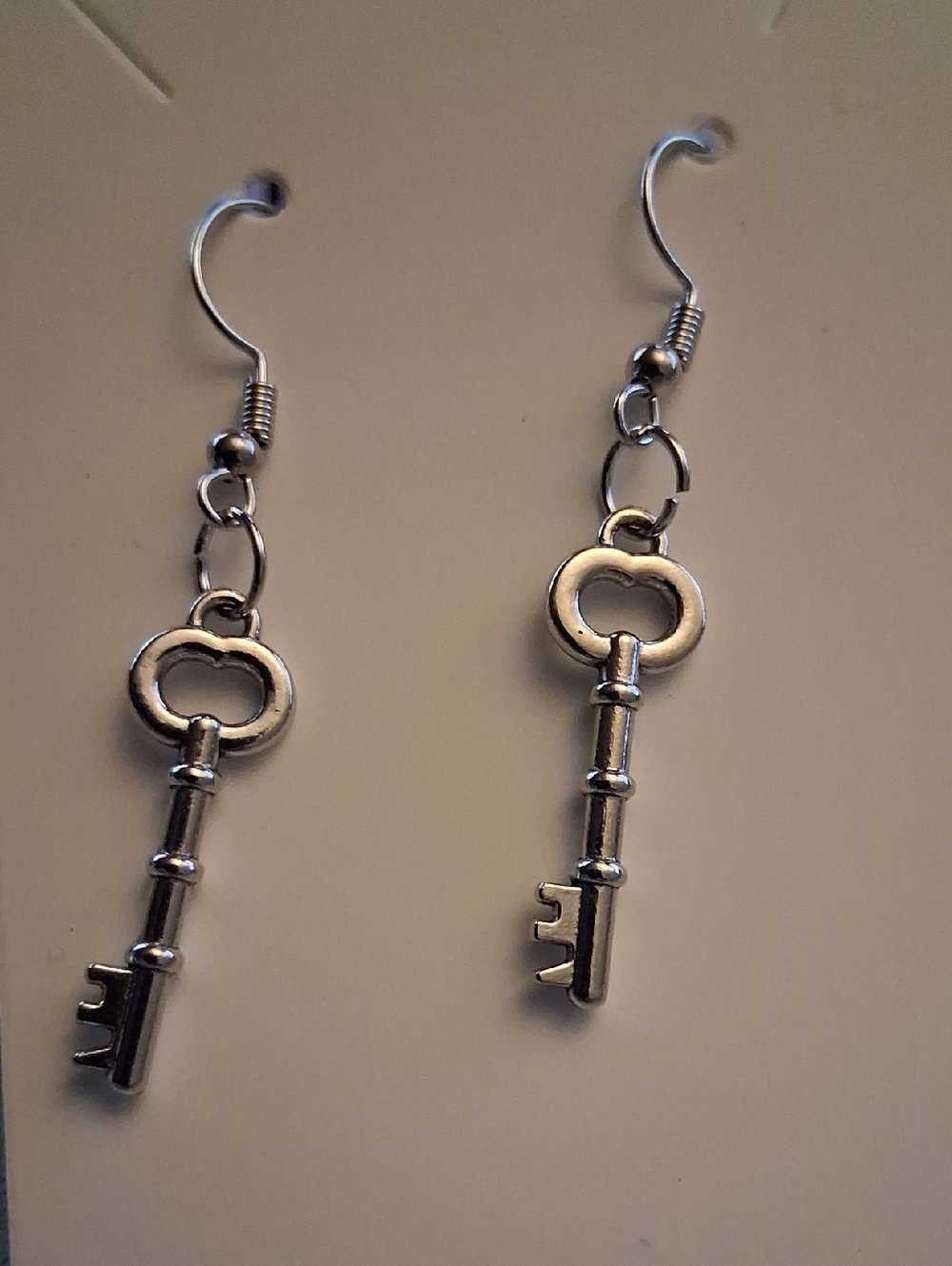 Silver Key Dangle Earrings - Vintage-Inspired